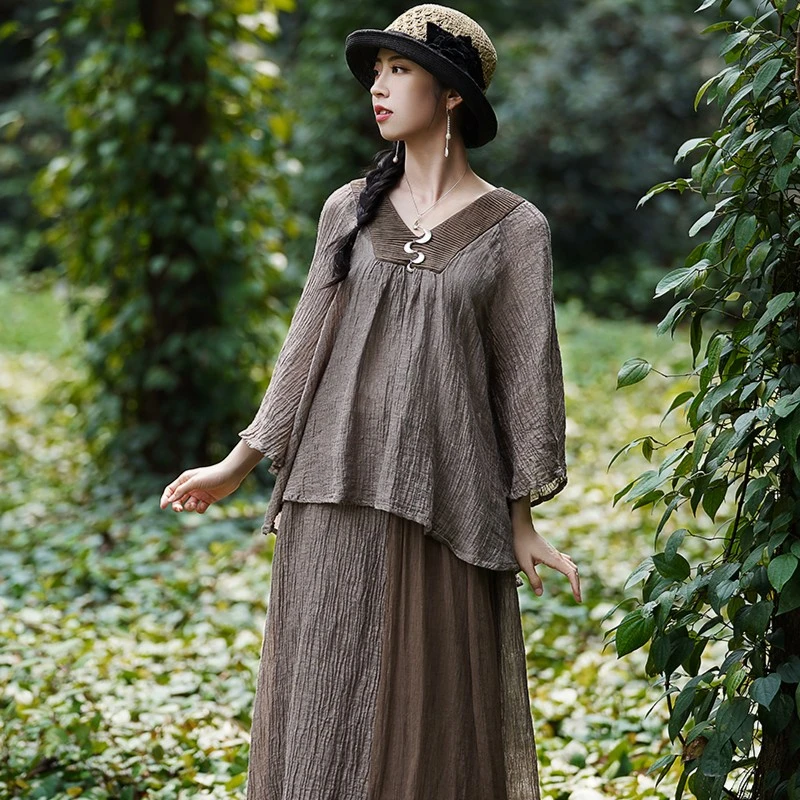 游尘衣物/灰茶上衣