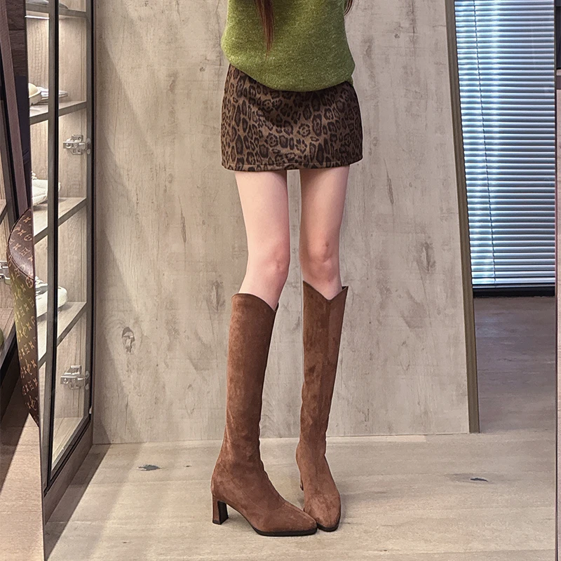 混凝草2024年新款V口靴长筒粗跟长靴高跟鞋