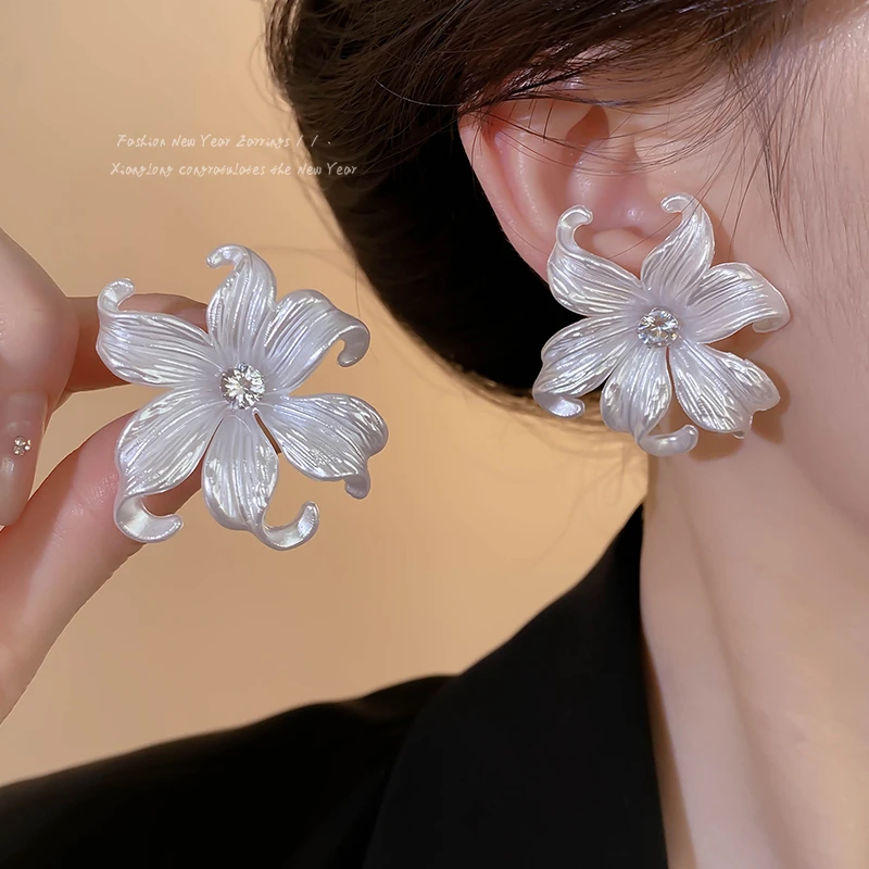 超仙花朵耳钉女2024新款爆款小众独特耳环夏季度假风夸张气质耳饰