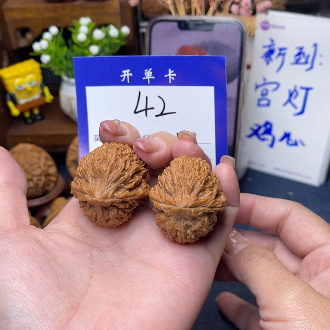 桃核把件大蒜34边36肚。47克。 李