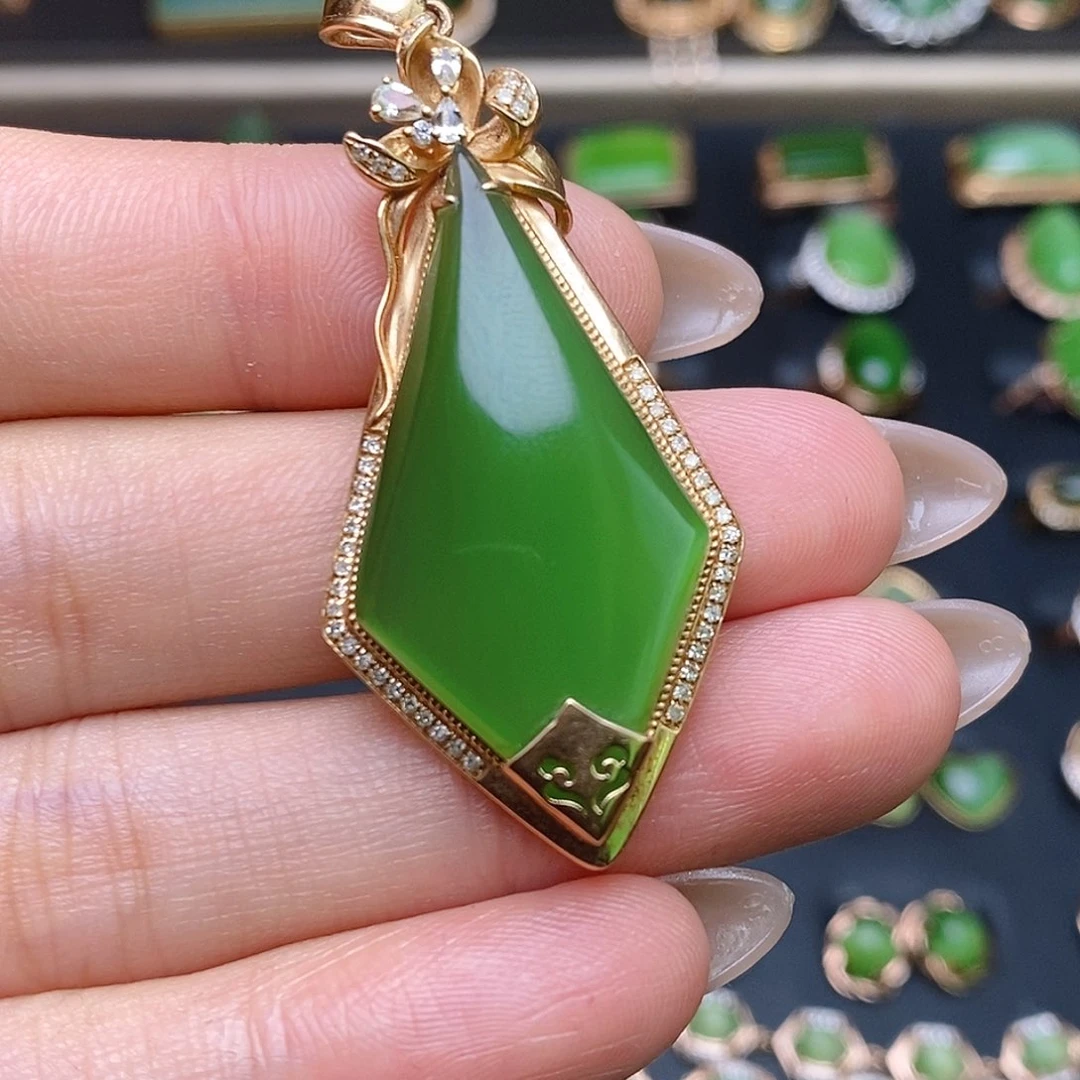 和田玉（碧玉）吊坠18K金镶嵌