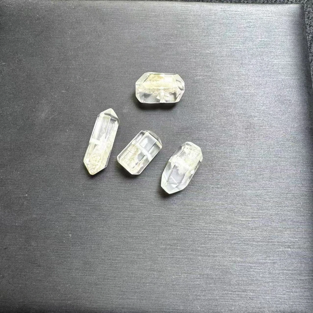 白幽灵原石(多样性发一）       天然杂裂矿点，完美主义慎拍