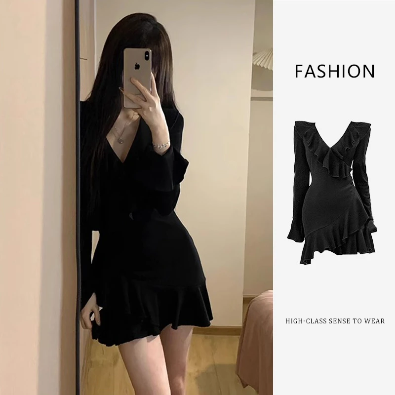 赫本风小黑裙高级设计感2024春夏新款连衣裙打底裙荷叶边收腰短裙