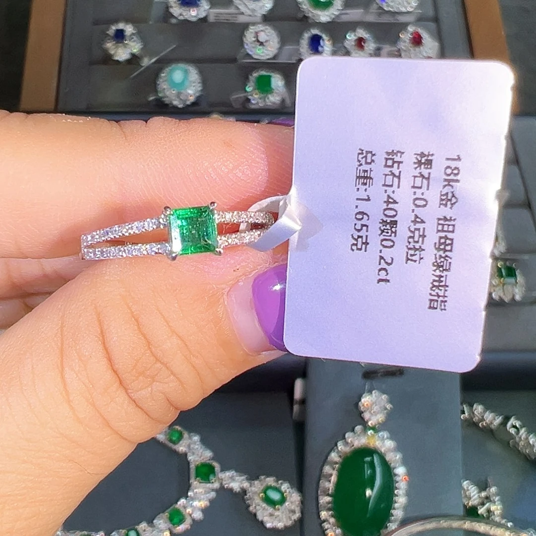 祖母绿戒指18K金镶嵌