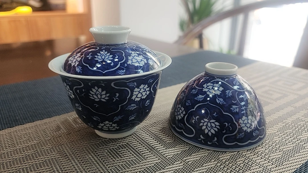 景德手绘青花瓷  四相莲花 一套  盖碗盖下130杯容100毫升