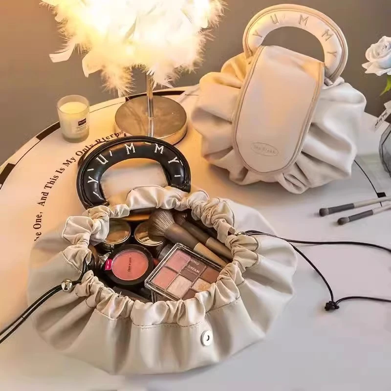 一片式化妆包女大容量2024新款便携式懒人抽绳旅行收纳出差洗漱包