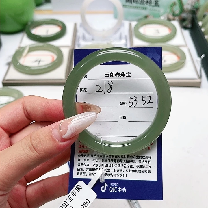 和田玉手镯未镶嵌肥****糯