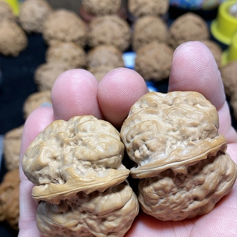 【闪购商品】文玩核桃把件周*雨