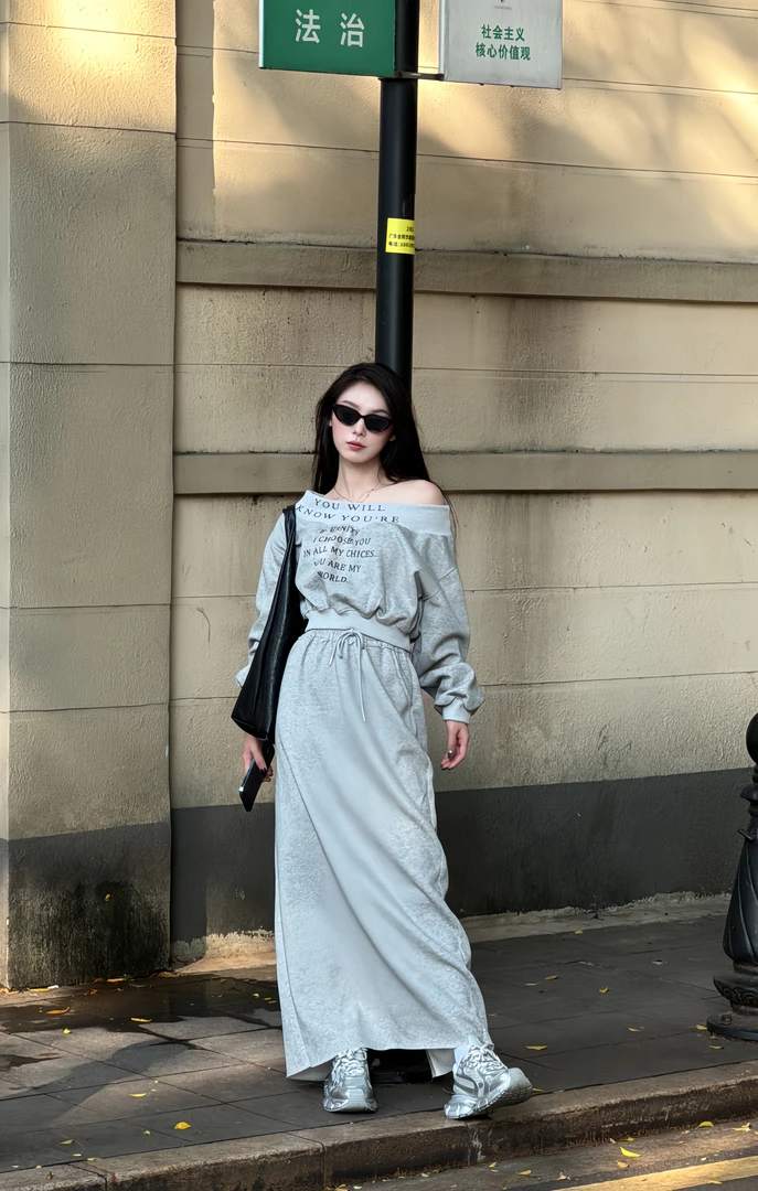 辣妹一字肩字母卫衣两件套韩版时尚设计感气质显瘦高腰半身裙套装