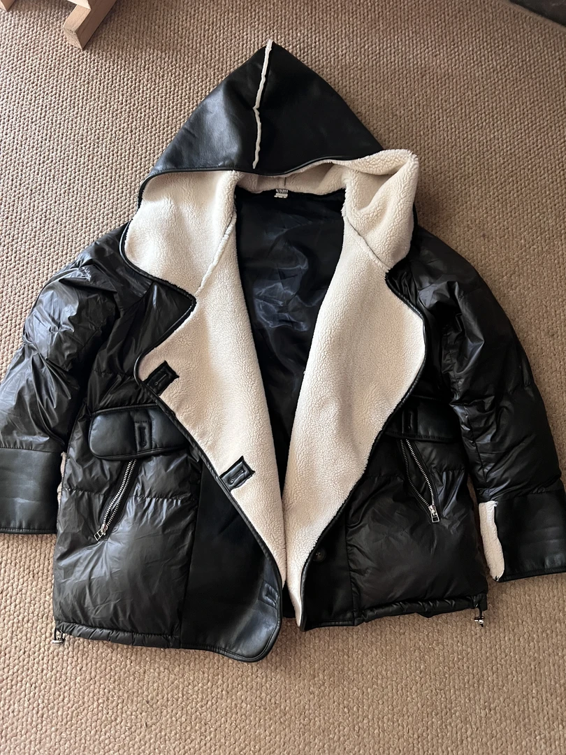 毛茸茸卡其色PU大棉服女