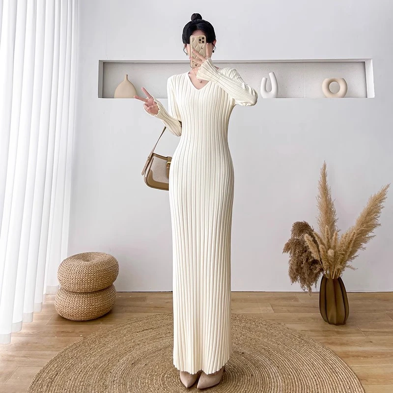 #9008v领针织连衣裙女秋冬新款显瘦包臀超长款毛衣裙过膝配大衣