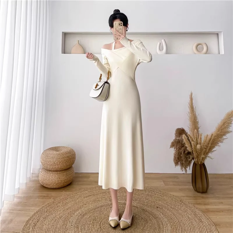 #9018挂脖针织连衣裙女秋冬新款收腰长款毛衣裙过膝长裙配大衣