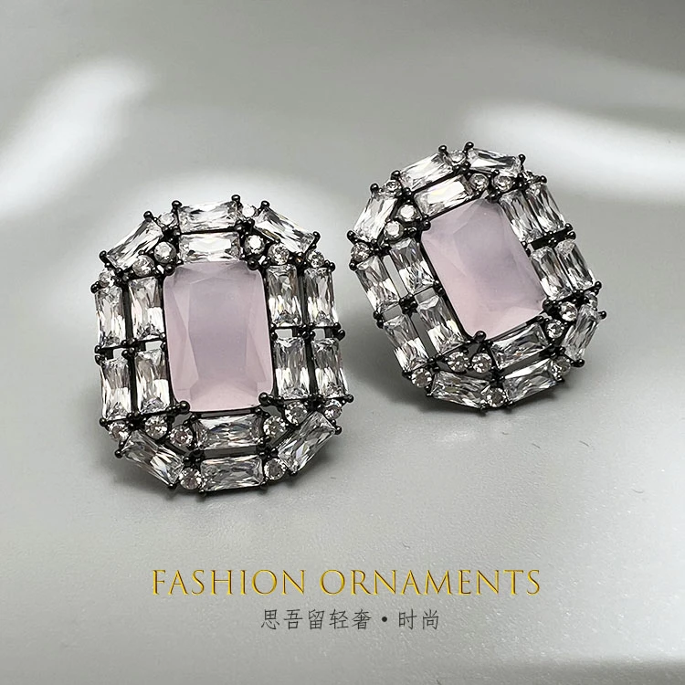 铜合金耳饰 暗黑系轻奢粉色晶晶设计师款复古镶嵌耳钉0401
