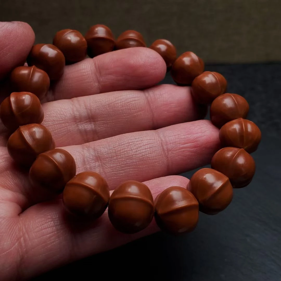 小籽鲨鱼背手串，1.3 ×1.3尺寸，油核