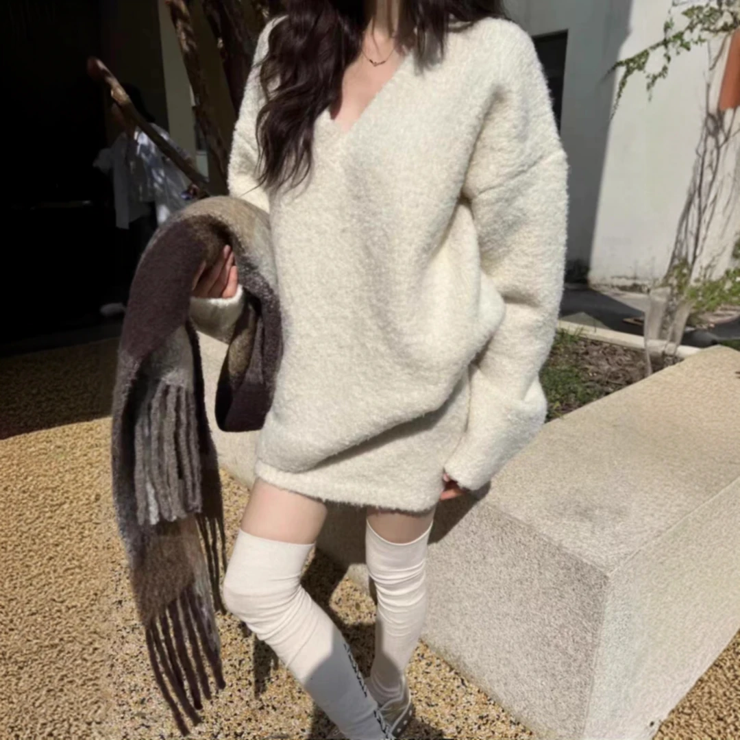 设计感V领套头毛衣女厚款秋冬慵懒感外穿套装高腰半身裙洋气A字裙