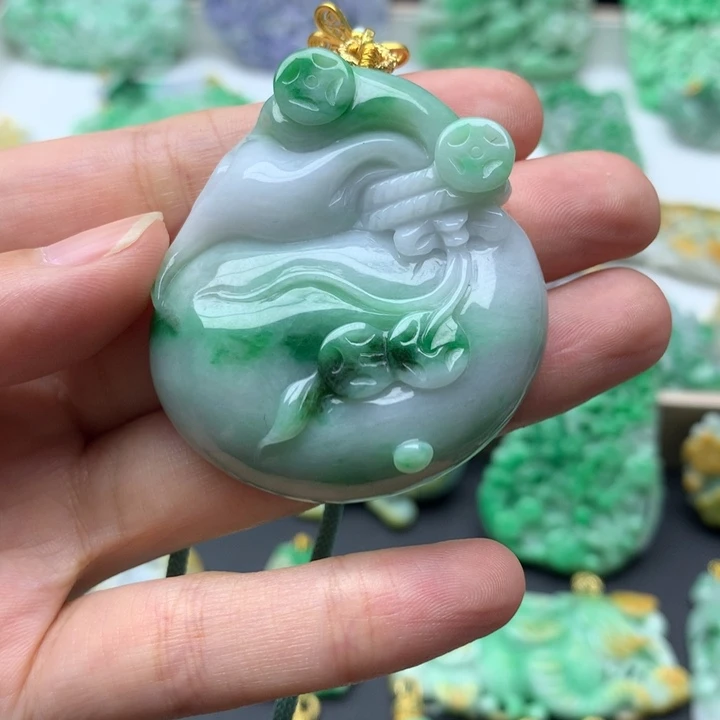 翡翠颈饰未镶嵌翡翠