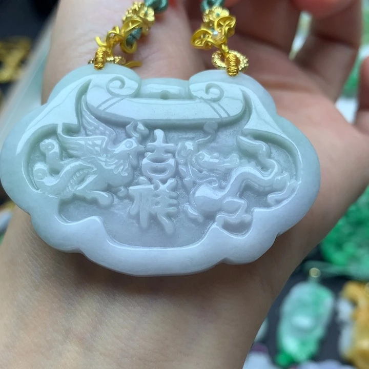 翡翠颈饰未镶嵌翡翠