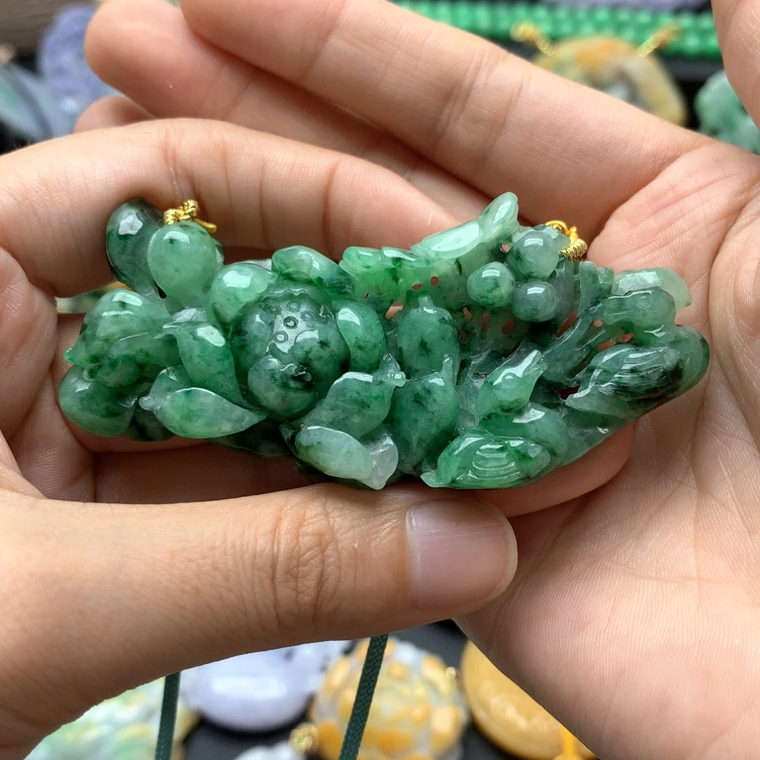 翡翠颈饰未镶嵌翡翠