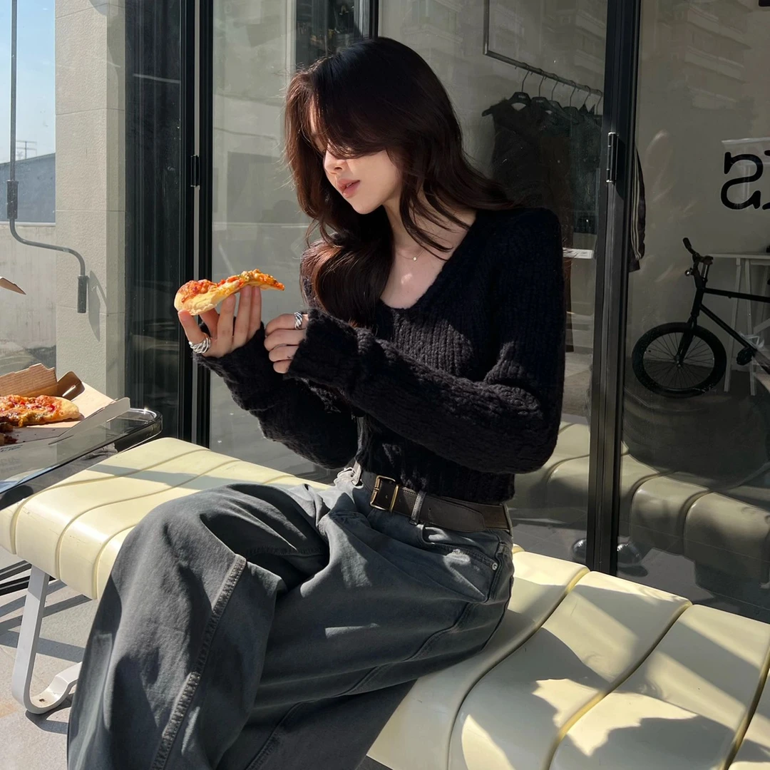 设计感气质黑色长袖V领针织衫女秋冬2025新款修身百搭短款上衣潮