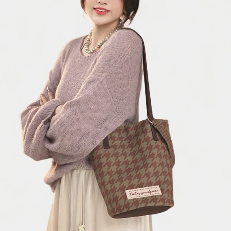 艺术鸭原创可爱春夏百搭包包女通勤单肩斜挎包小众高级感水桶包