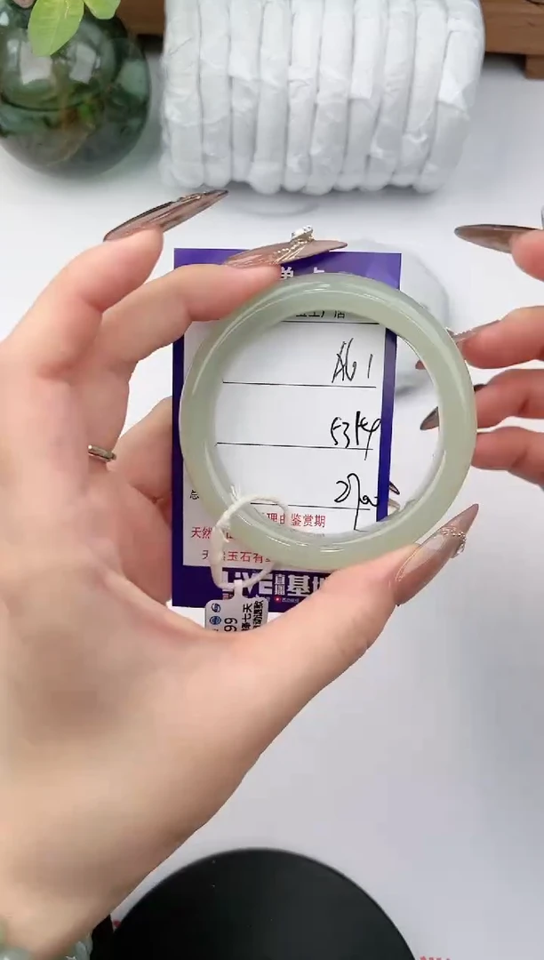 【闪购商品】和田玉手镯未镶嵌61颜色微差无瑕疵