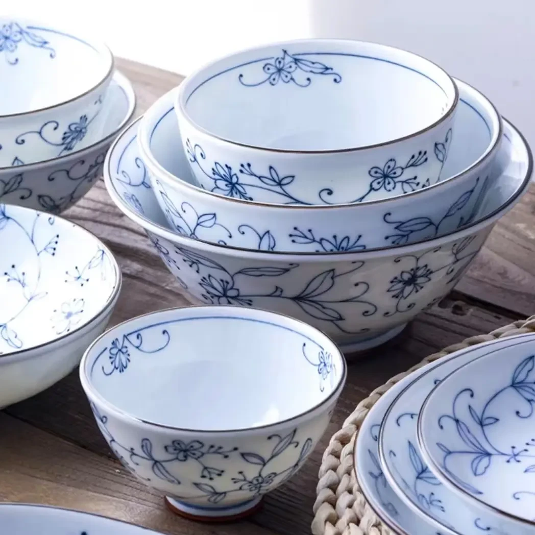 日本进口釉下彩家用陶瓷餐具日式小清新线唐草系列光峰底标米饭碗