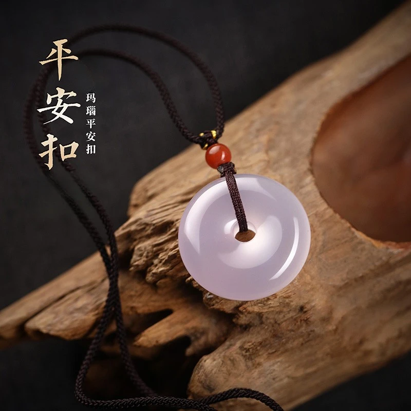 天然玛瑙平安扣吊坠女士项链新款2024爆款轻奢小众玉石锁骨链女