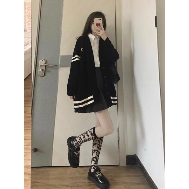 黑色v领慵懒风毛衣外套女秋冬针织开衫设计感小众宽松小个子上衣