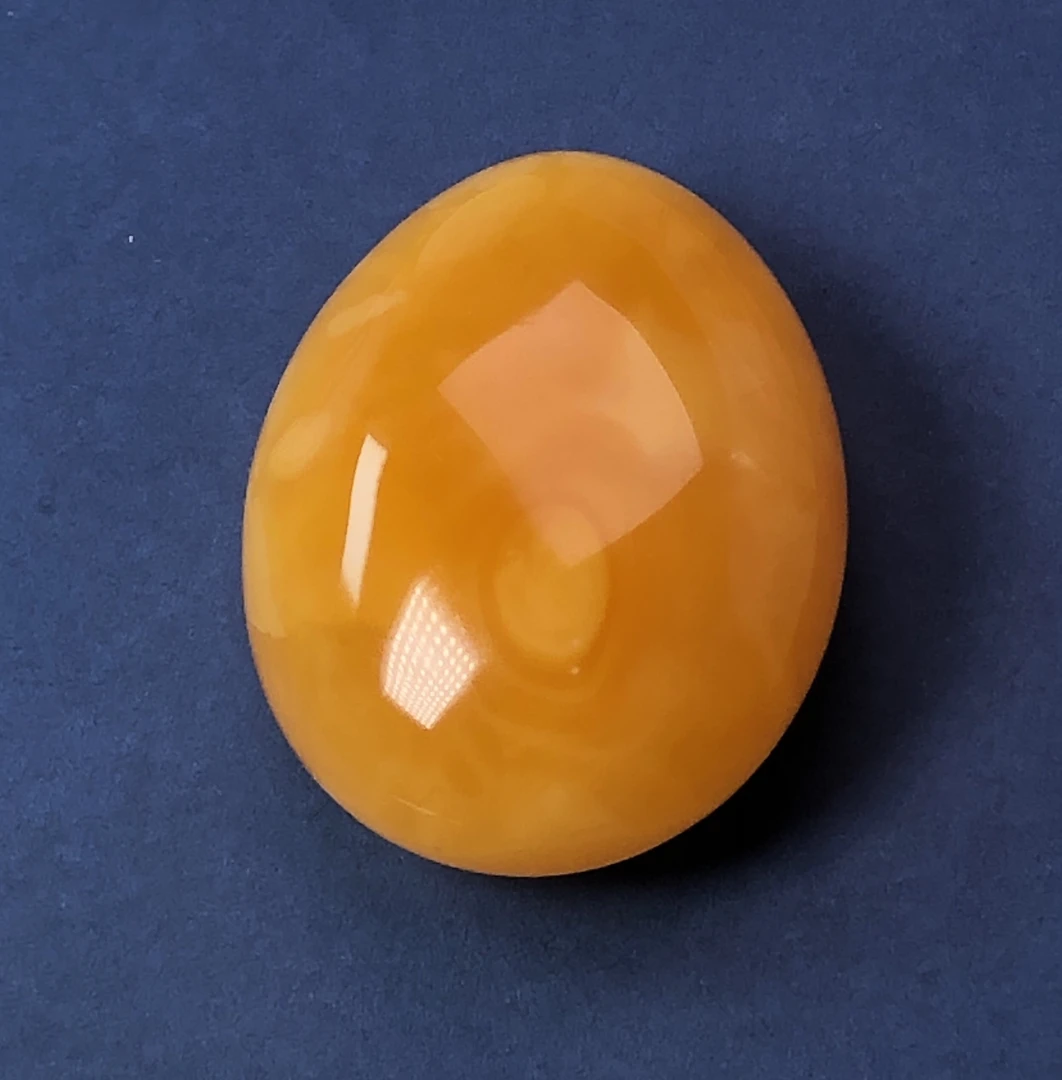 精品天然的焦皮料鸡油红妖花纹蜜蜡吊坠