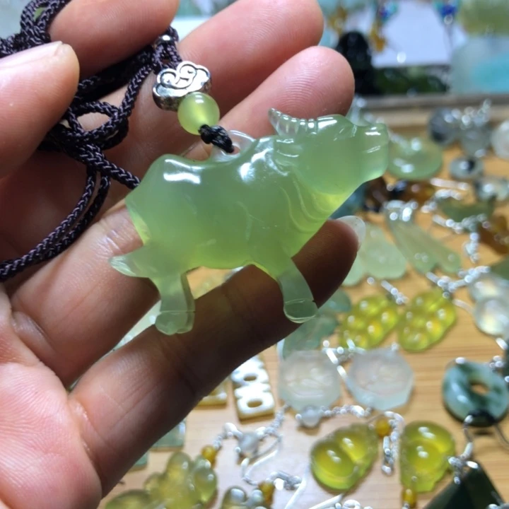 【闪购商品】蛇纹石玉颈饰未镶嵌
