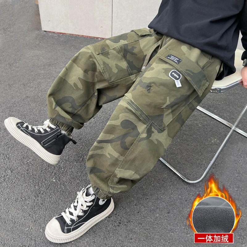 男童秋冬裤子长裤2025新款冬款大童男孩加绒帅气迷彩儿童工装裤潮