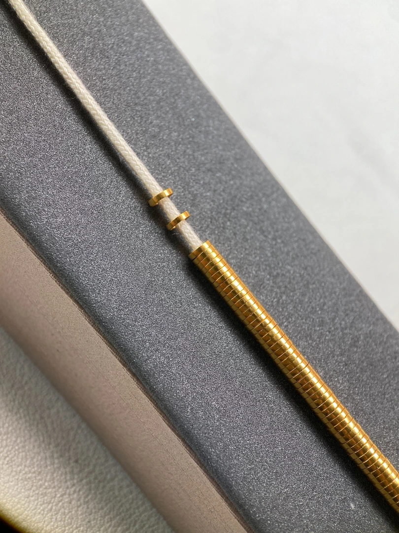 纯18K金精工4mm厚隔片一对 无水口 规圆好 发顺丰空运