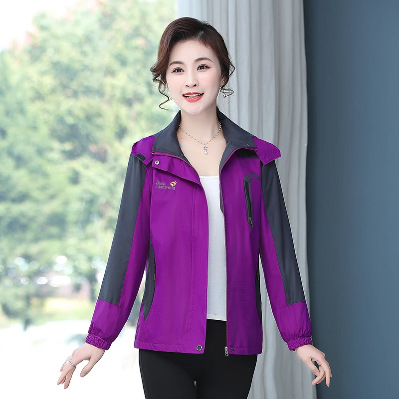 春秋薄款防风外套宽松大码冲锋衣女中老年女士户外休闲运动服夹克