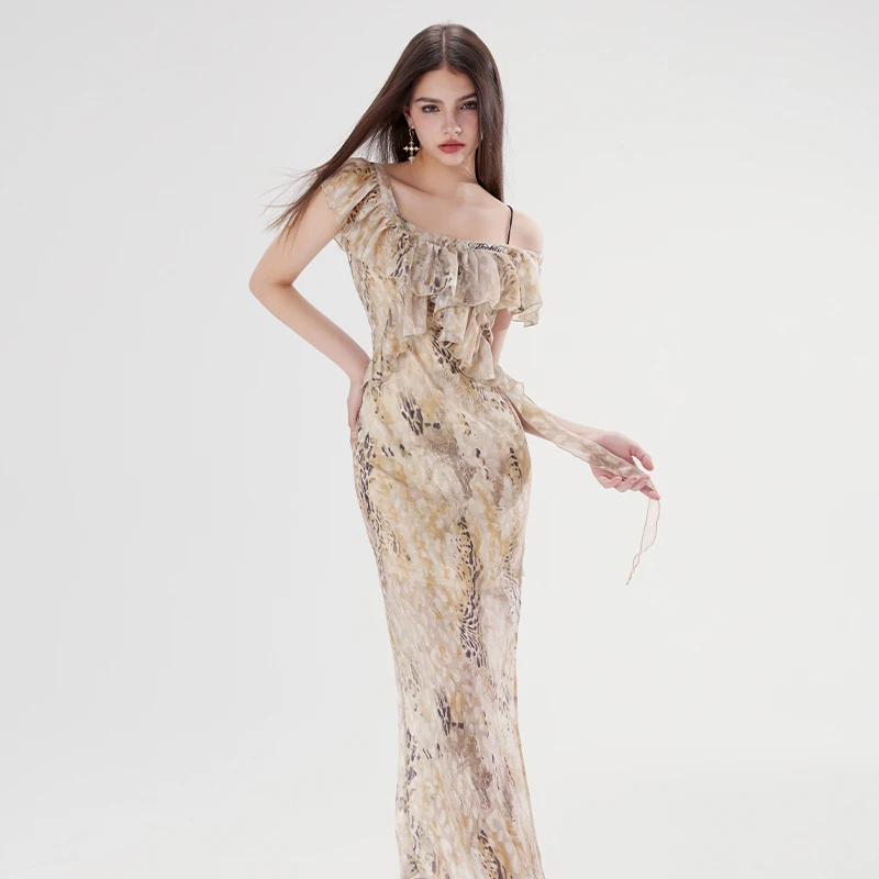 WooHa/吾哈新款露肩荷叶边开叉长款连衣裙女