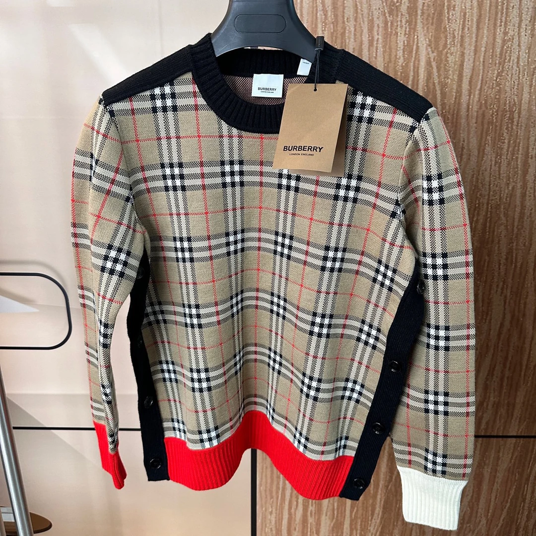 巴宝莉 Burberry 圆领拼色经典格纹针织毛衣 M码 全新吊牌