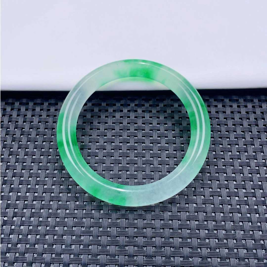 （珠宝严选）飘绿细圆条手镯气质高级女款Z026