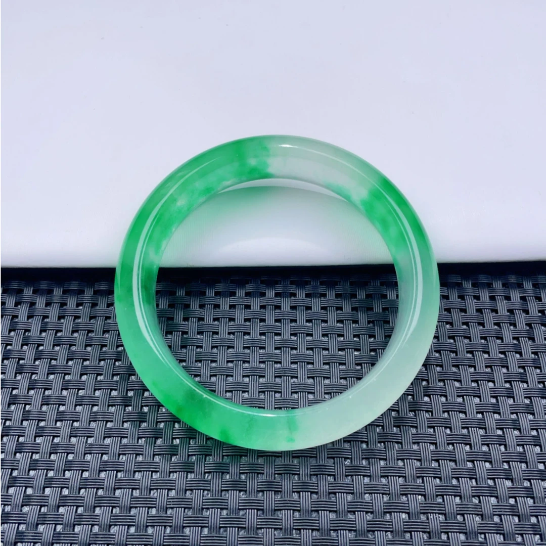 （珠宝严选）飘绿常规手镯女款手镯Z009