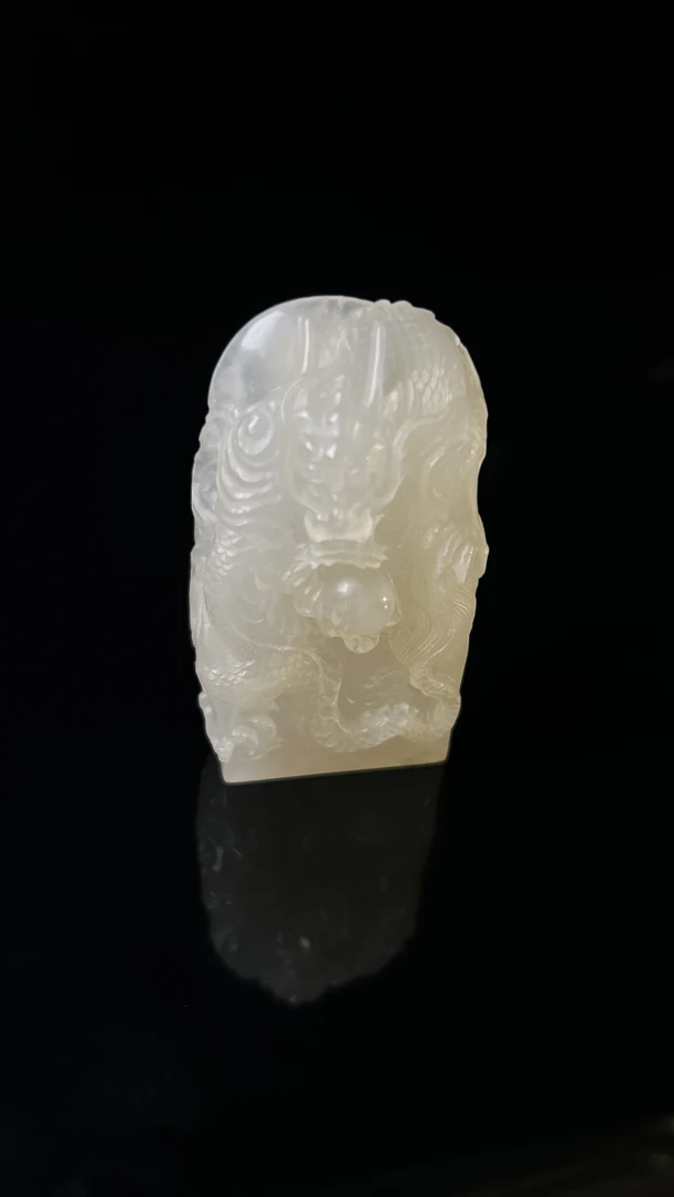 寿山石坑头晶（游龙戏珠）