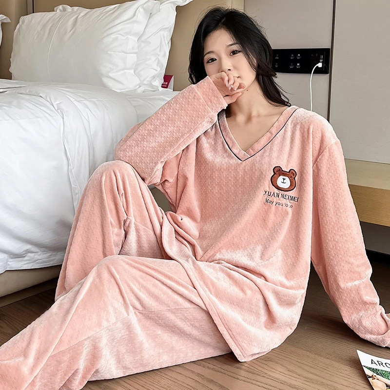 冬季大码中等加厚绒保暖睡衣长袖卡通刺绣V领胖mm宽松家居服套装