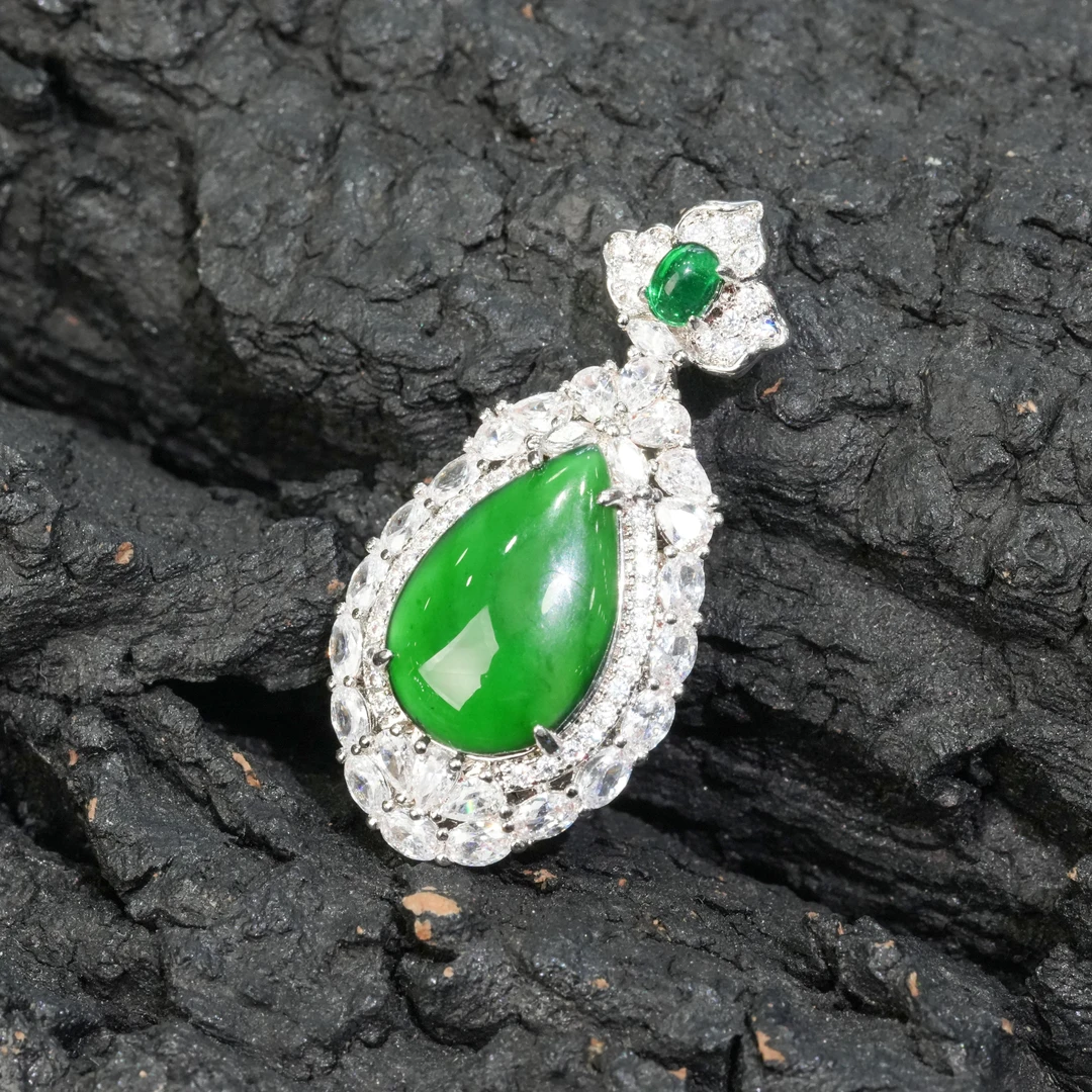 天然A货翡翠水滴吊坠时尚轻奢镶嵌百搭妈妈多样性发