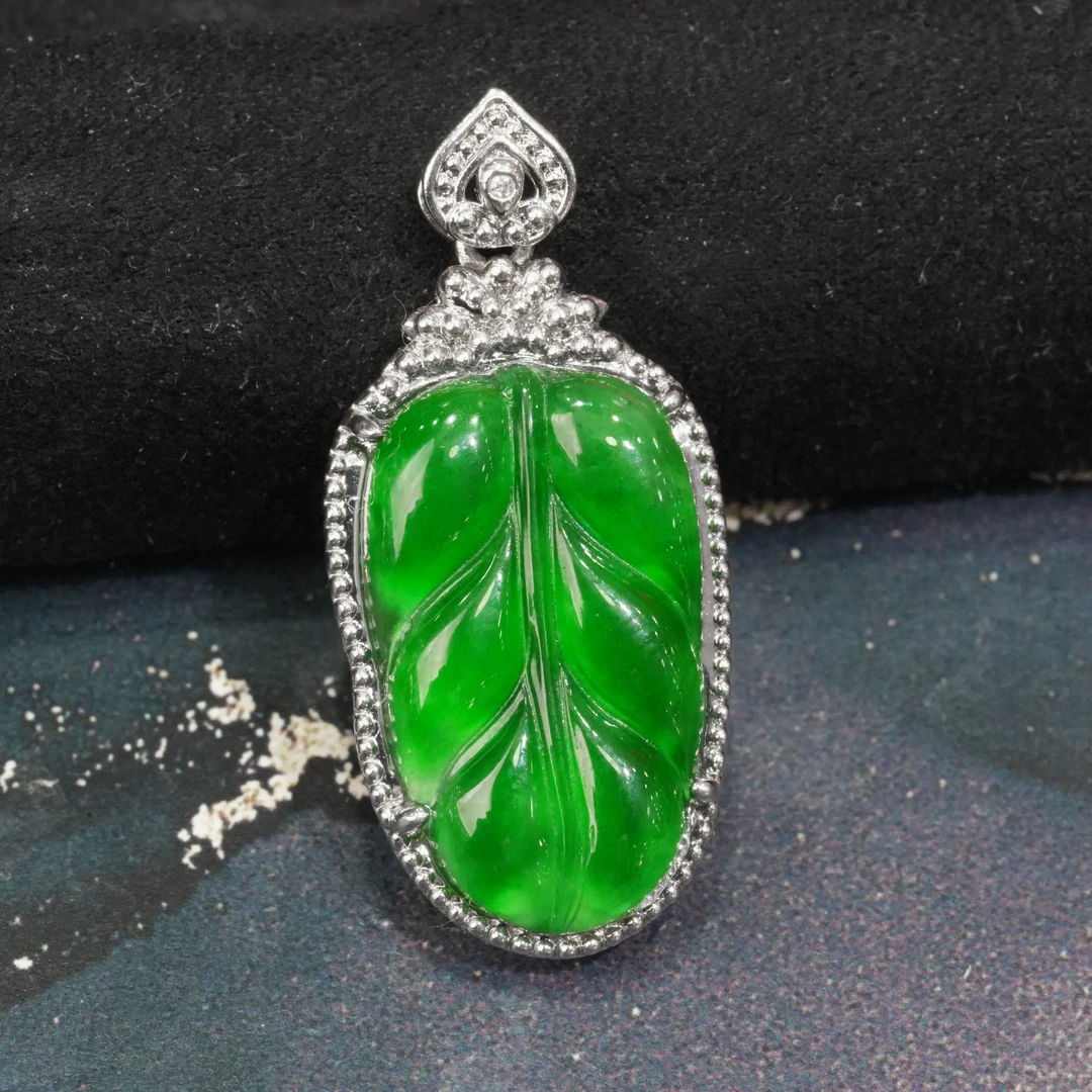 天然A货翡翠叶子吊坠18k金镶嵌时尚精美满绿坠链气质多样性发4