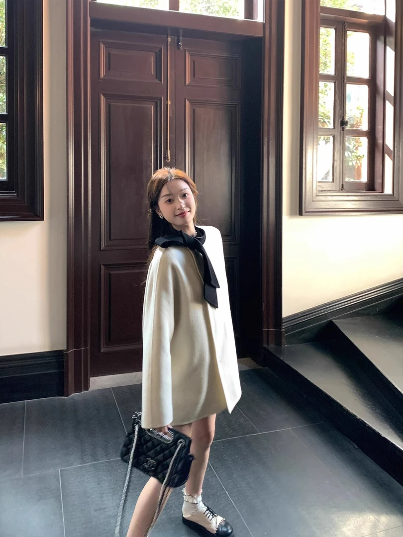黑白撞色蝴蝶结毛呢外套女秋冬季富家千金赫本风设计感中长款大衣