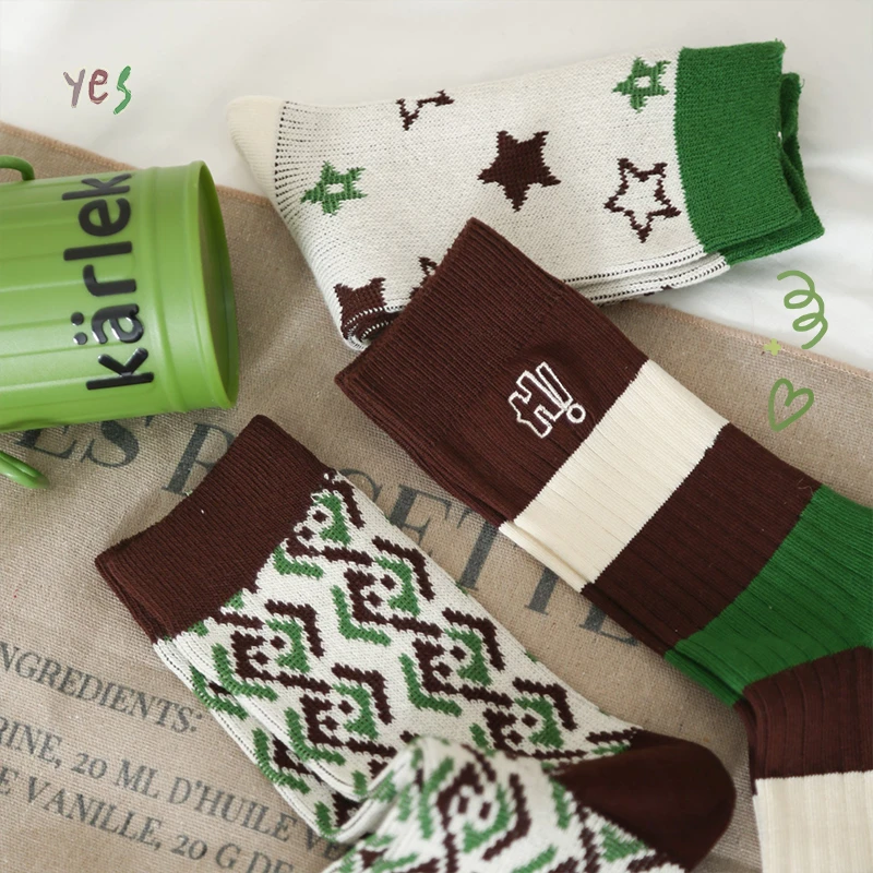 袜子女秋季新款绿色双针双路刺绣中筒袜复古纯棉时尚百搭款堆堆袜