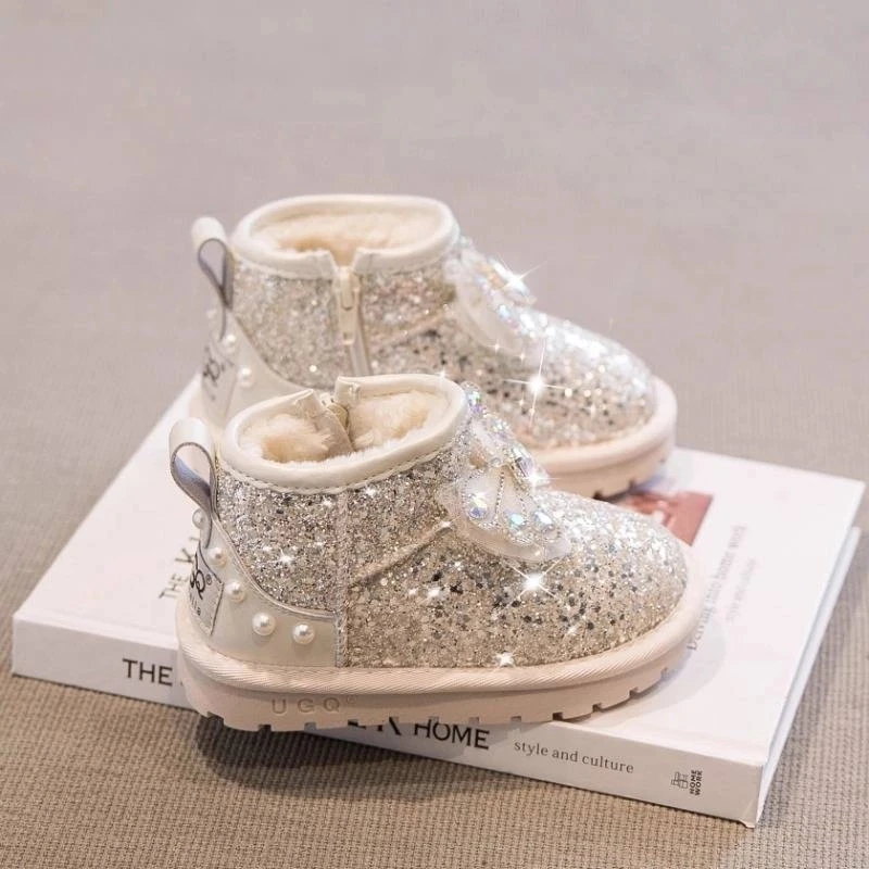 小黄鸭女童雪地靴冬季2025新款加绒保暖棉鞋小童宝宝防水防滑短靴