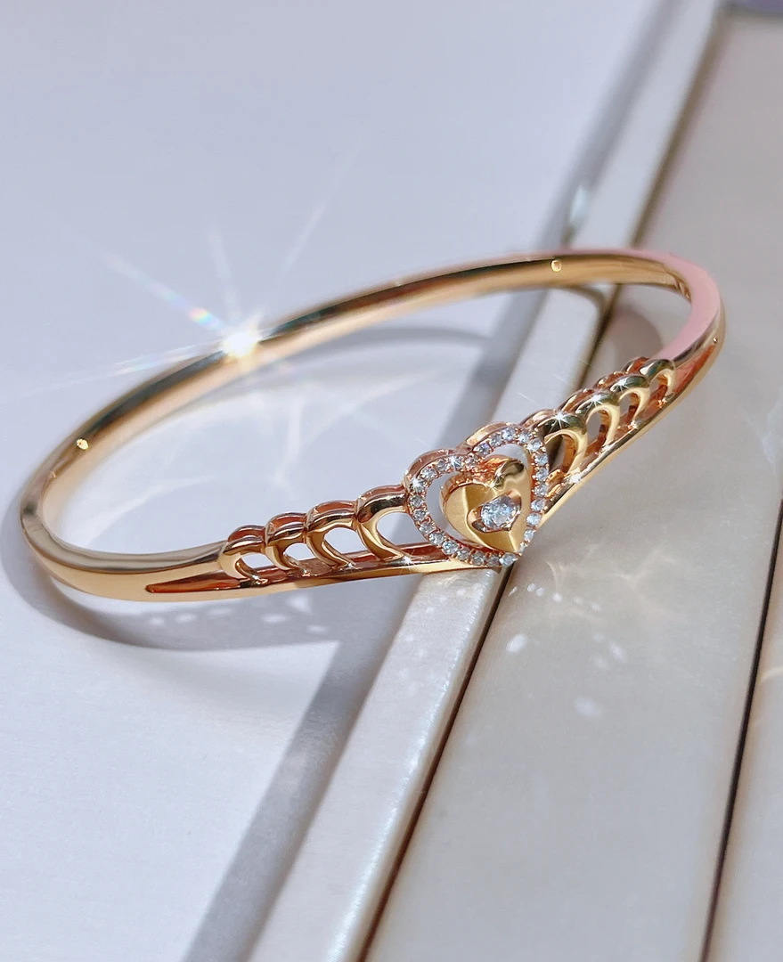 18K金钻石皇冠爱心手镯60#15.51g21.8分