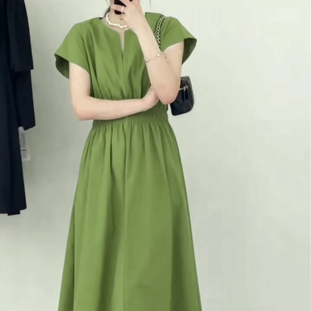 法式V领设计感黑色绿色高级感连衣裙女2024夏季新款收腰显瘦长裙