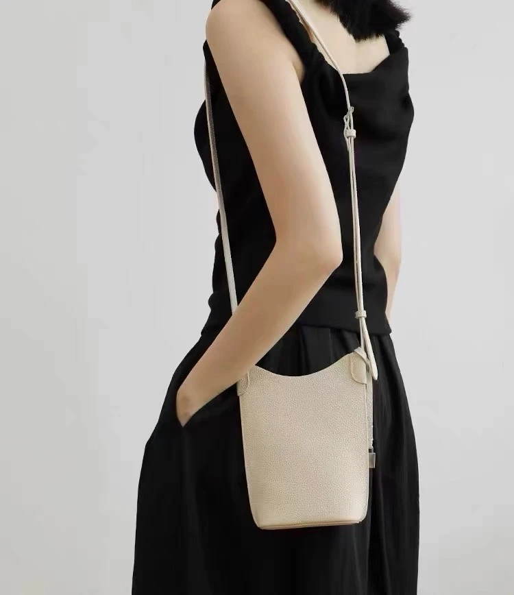 L*P新款Bale手机包真皮头层牛皮斜挎包休闲百搭迷你小包竖款包