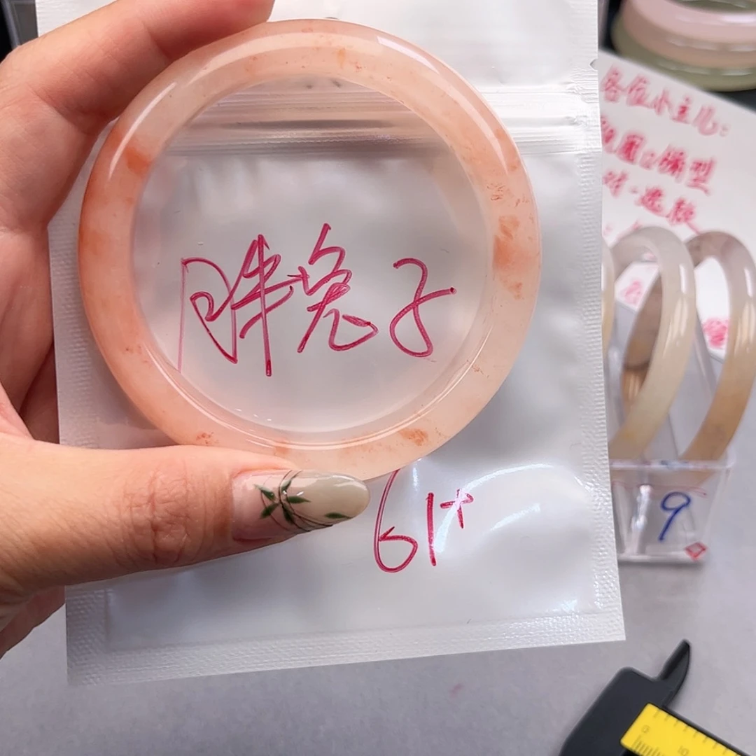 【闪购商品】石英质玉手镯未镶嵌胖*子