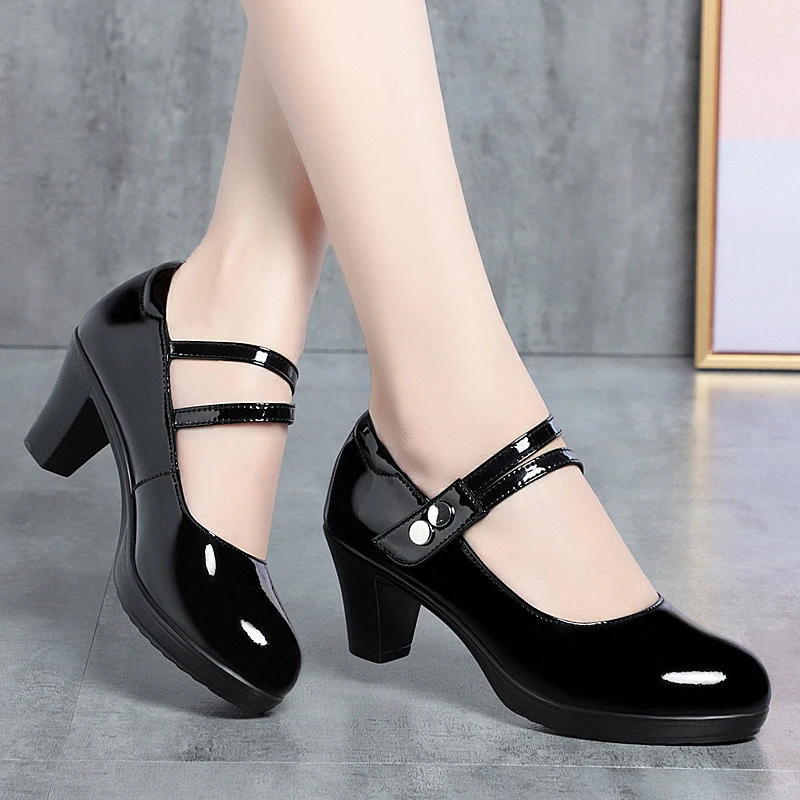 软底圆头广场舞鞋舒适职业粗跟女士百搭厚底妈妈鞋走秀高跟鞋大码