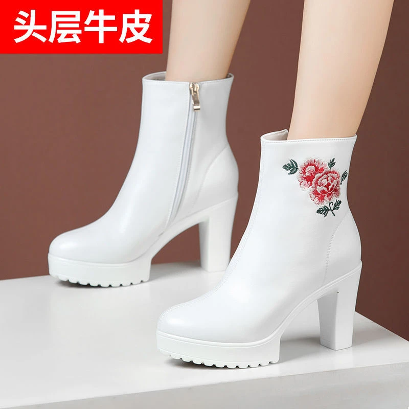 白色马丁靴绣花真皮复古高跟粗跟显瘦新款单靴厚底防水台增高短靴